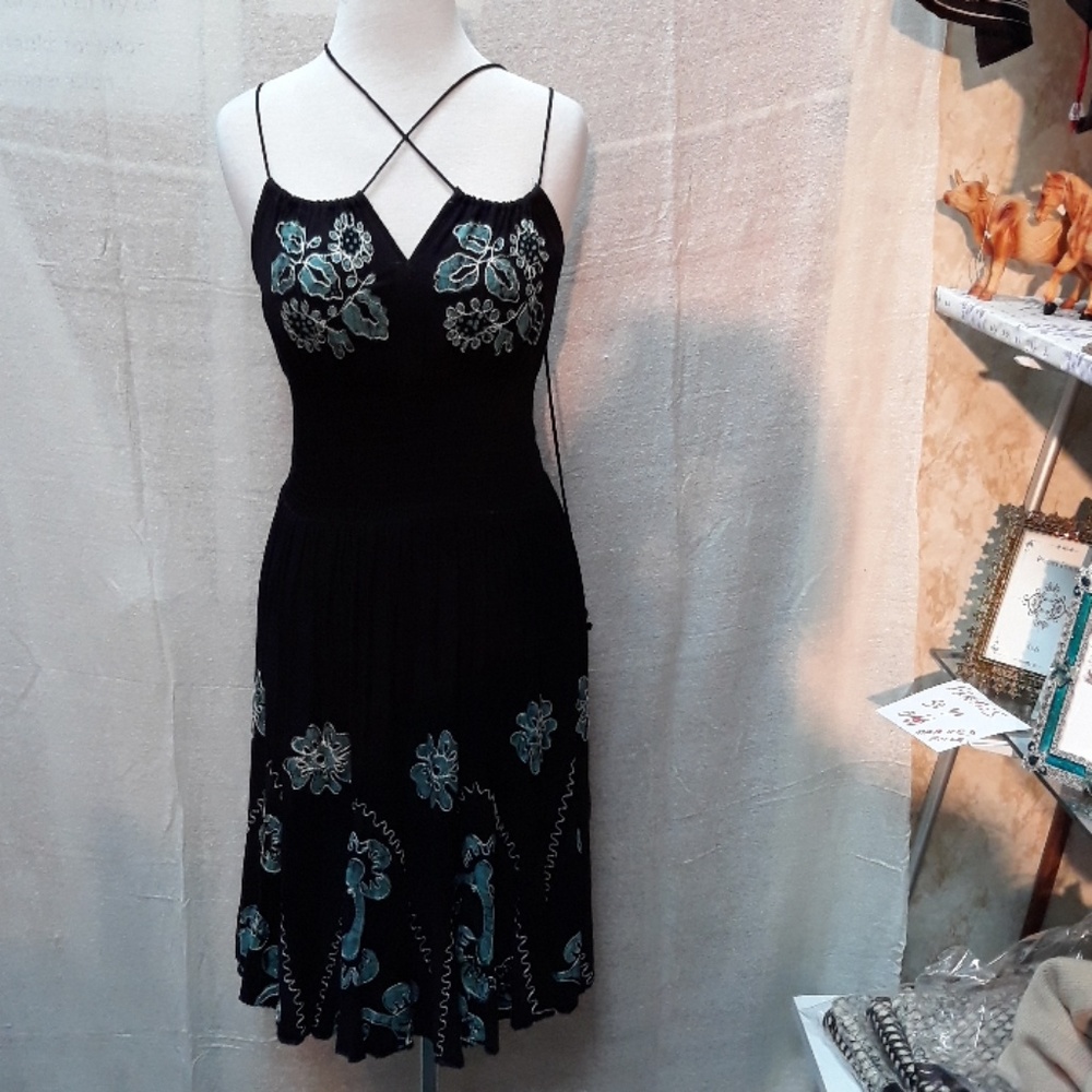 Dress - Picture 2 of 4